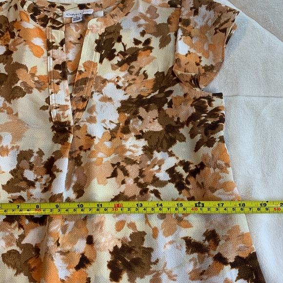 NWT Calvin Klein Floral blouse with flutter Sleeves - Picture 7 of 10